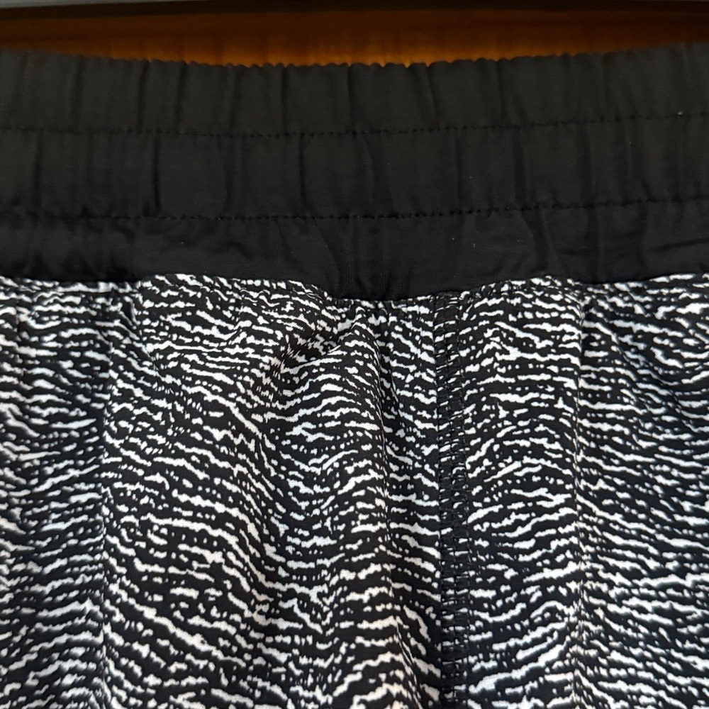 Lululemon Athletica Tracker Shorts - Picture 2 of 9